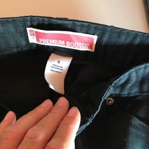 Gap women’s black corduroy size 6 pants